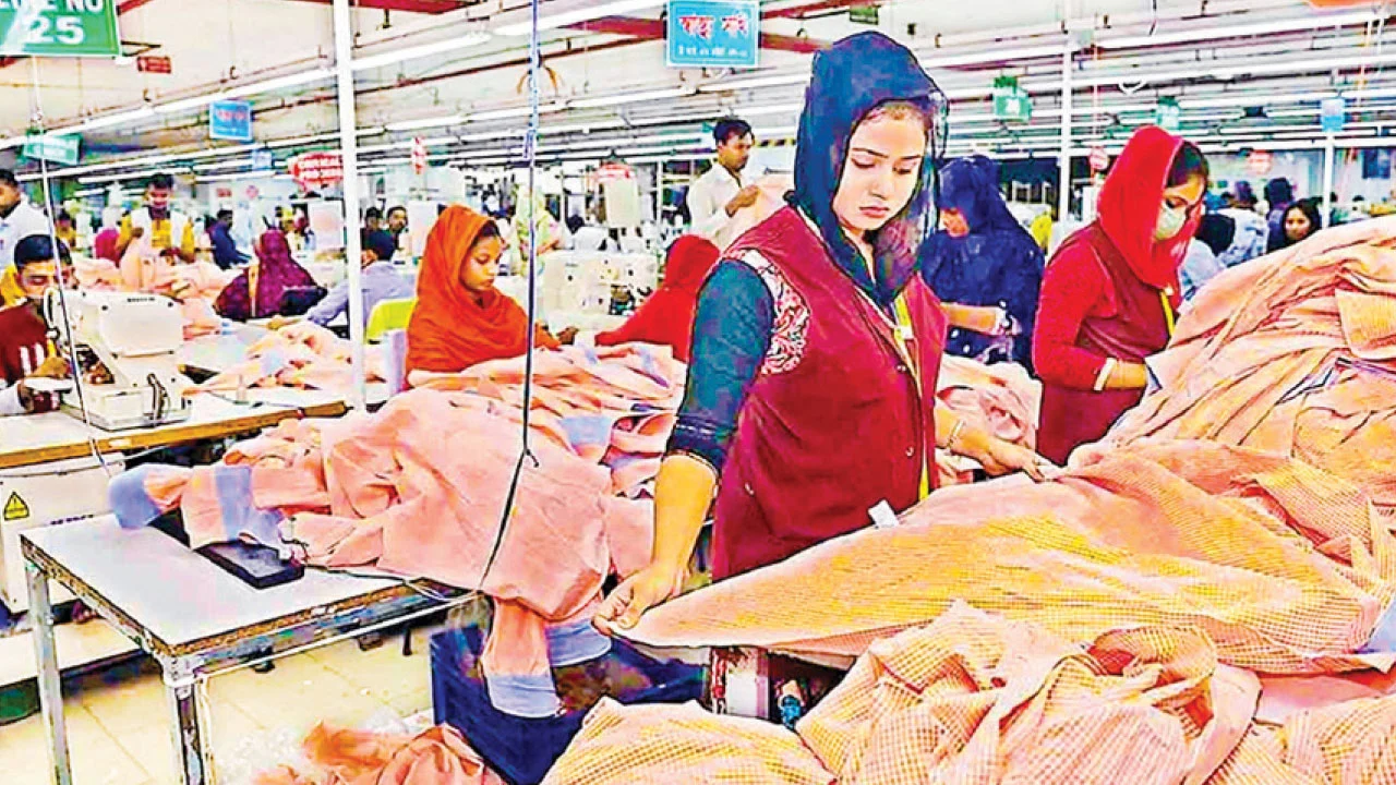 গতি হারাচ্ছে বাংলাদেশ, দ্রুত এগোচ্ছে ভিয়েতনাম