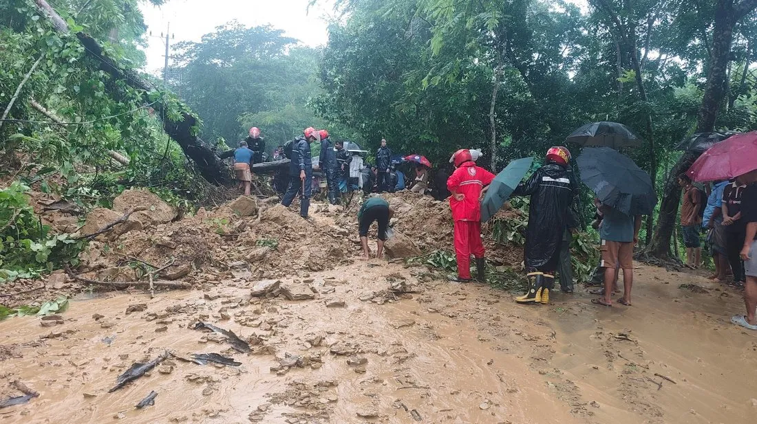 অতিবৃষ্টি-ঢলে চট্টগ্রামে নিহত ৩০