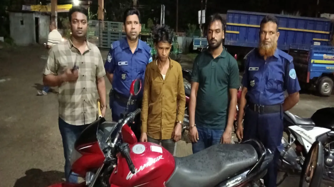 চোরাই মোটরসাইকেলসহ দুই চোর  গ্রেপ্তার