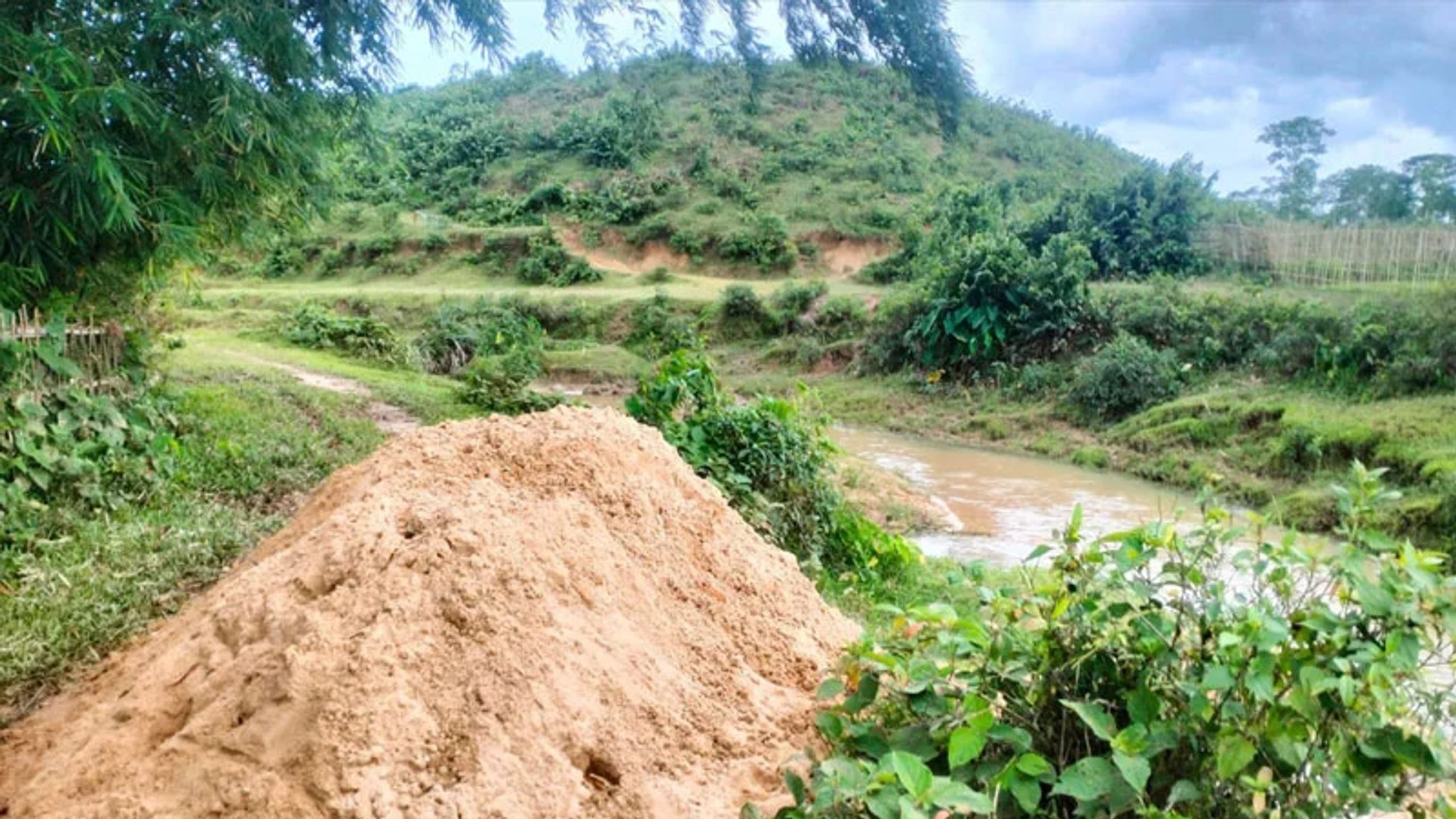 ছড়ার বালু লোপাটে বেপরোয়া চক্র