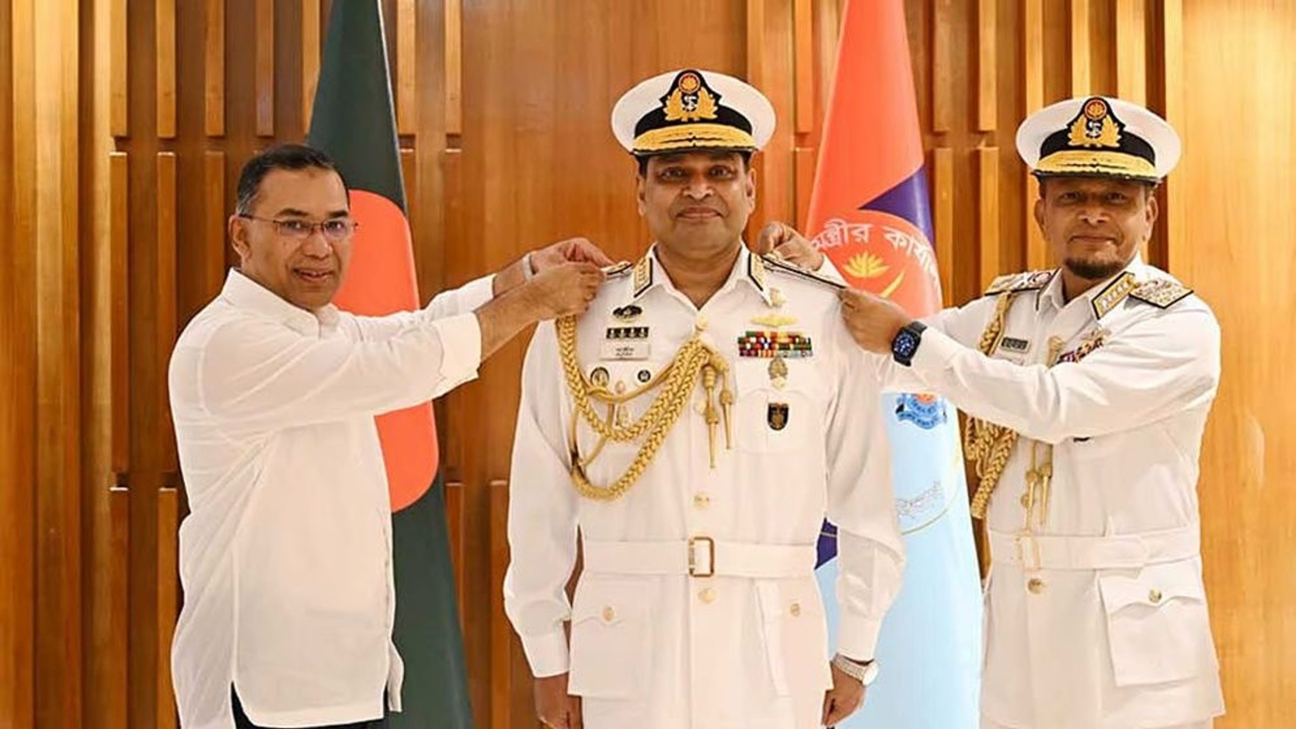 ব্যাজ পেলেন নৌবাহিনীর নতুন প্রধান