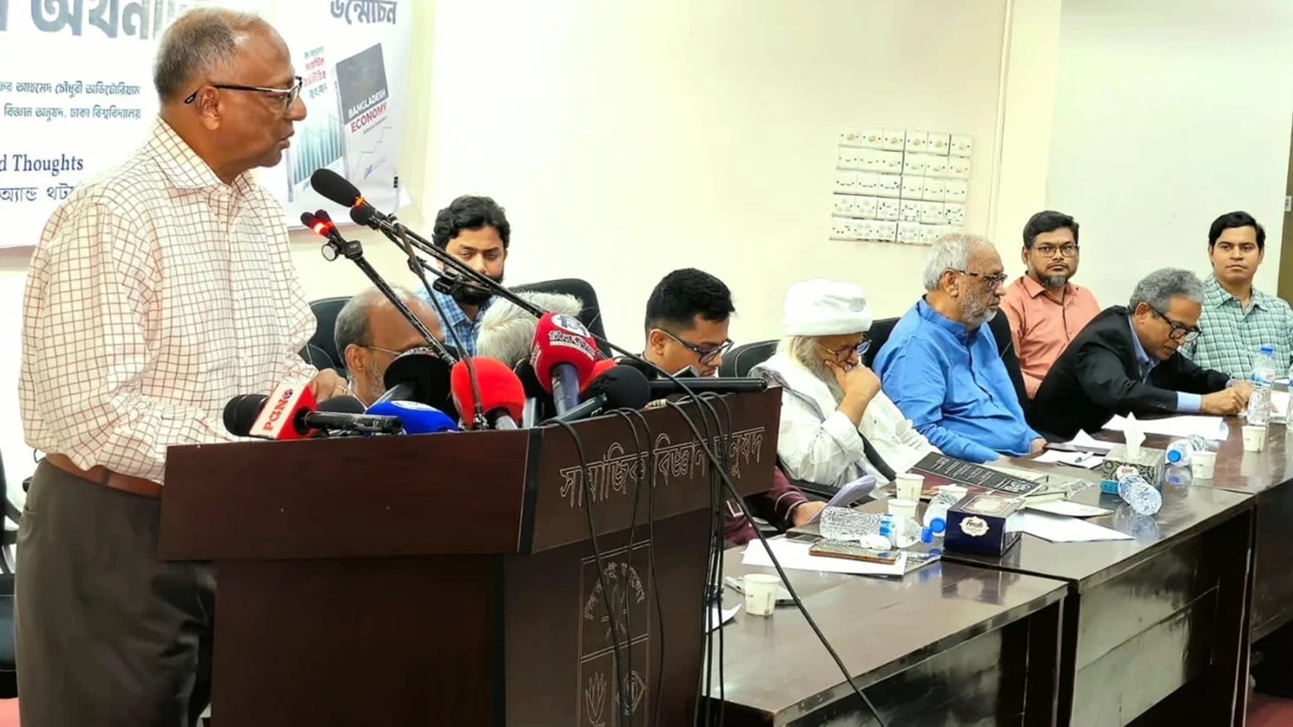 অর্থনীতি ঘুরে দাঁড়াতে কর্মসংস্থান সৃষ্টিকে অগ্রাধিকার দিতে হবে