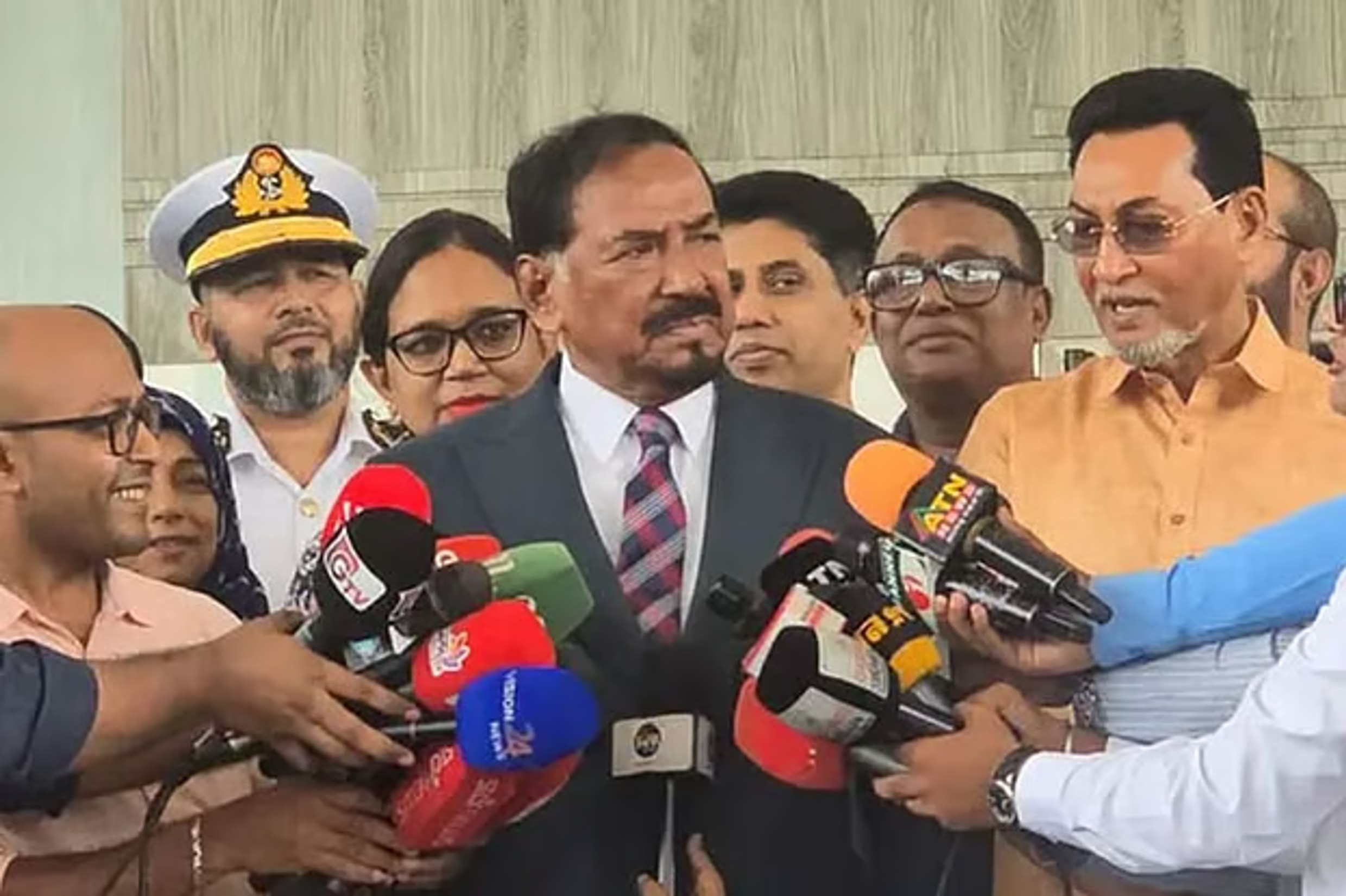৫টায় রাষ্ট্রপতির পদত্যাগ পরবর্তী সংবাদ সম্মেলন স্পিকারের