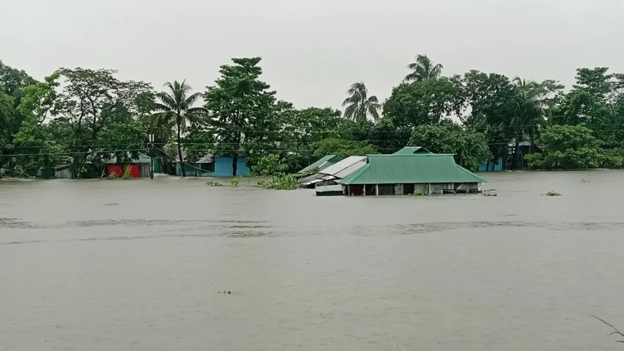 সাত জেলায় বন্যায় ৫১ জনের মৃত্যু, ক্ষতিগ্রস্ত ১০ লাখ মানুষ