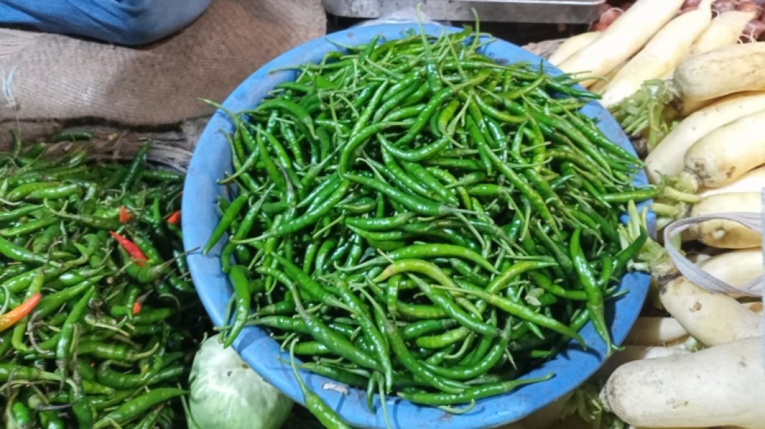 ৩০০ ছাড়ালো কাঁচামরিচের কেজি