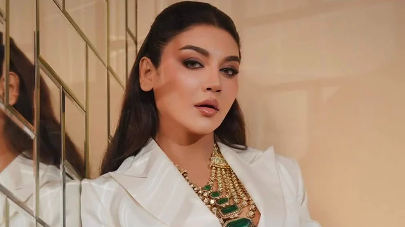 নতুন লুকে জয়া আহসান, স্টাইলিশ ১০ ছবি