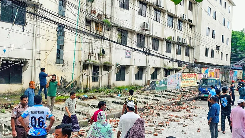 মিরপুরে দেয়াল ধসে দুইজন নিহত, আহত অন্তত ৬