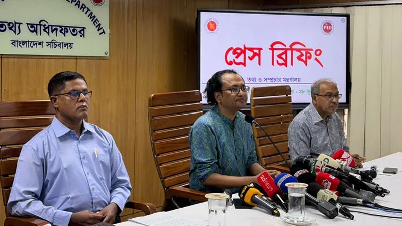 দায়িত্ব ছাড়লে রাষ্ট্রপতির বিরুদ্ধে আইনি পদক্ষেপ নেওয়া সম্ভব: তথ্য উপদেষ্টা