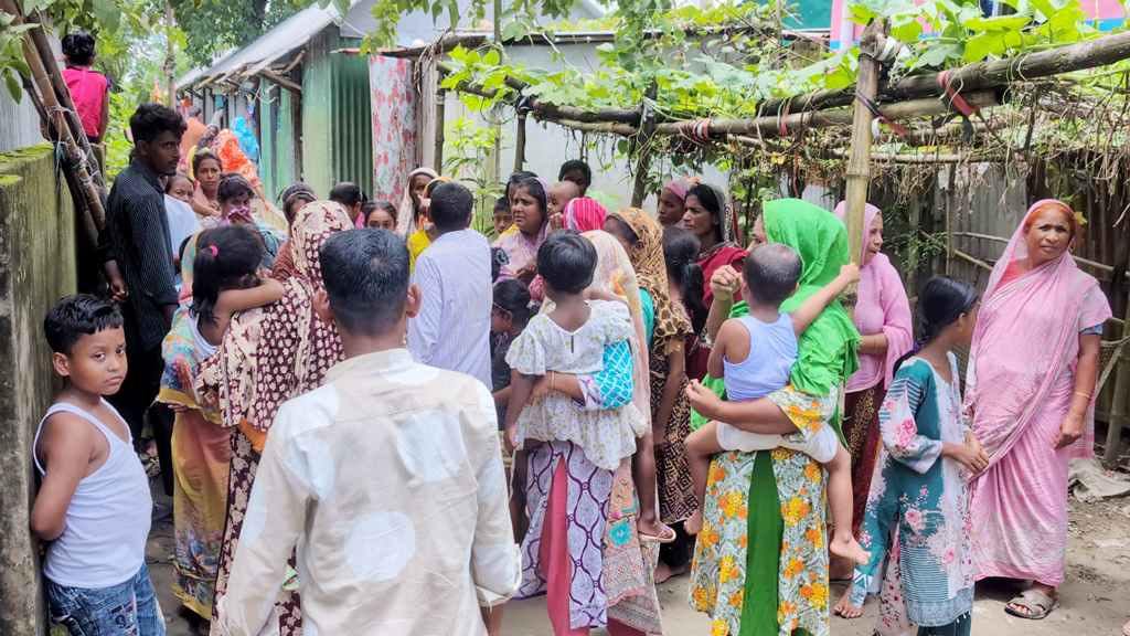 শিশুকে ধমক দেওয়ায় বৃদ্ধাকে পিটিয়ে হত্যার অভিযোগ দম্পতির বিরুদ্ধে