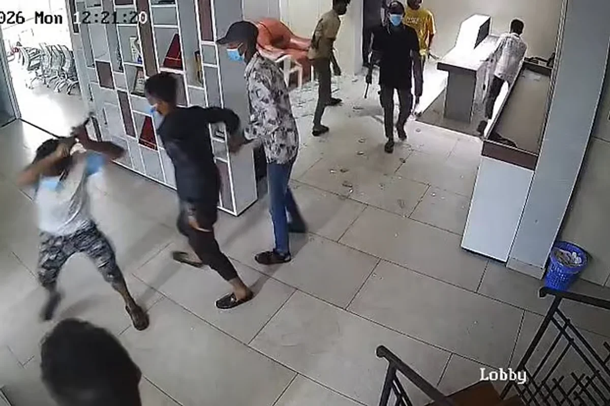 ‘ব্যবসা করতে হলে এককালীন ২ কোটি টাকা দিবি, মাসে দিবি ১০ লাখ’