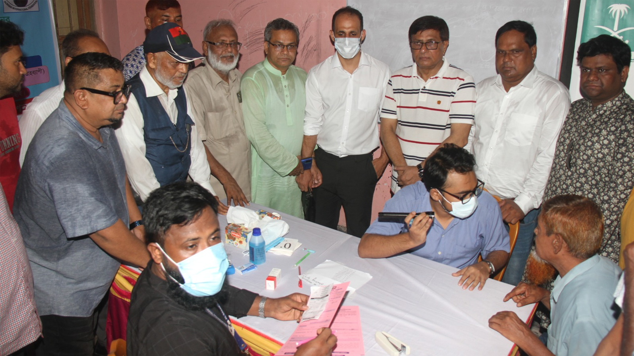 বগুড়ায় বিনামূল্যে চক্ষু চিকিৎসা পেল ৫ হাজার মানুষ