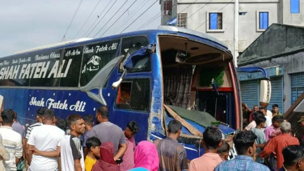 বগুড়ায় সড়ক দুর্ঘটনায় নিহত  ৭
