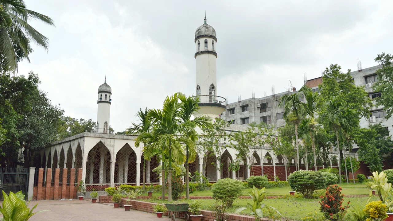 অবশেষে ঢাকা বিশ্ববিদ্যালয় কেন্দ্রীয় মসজিদে এসি চালু