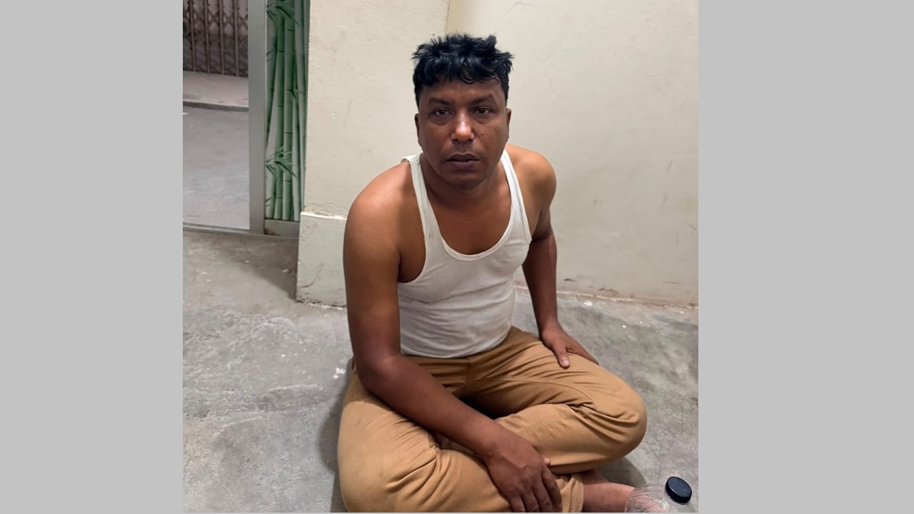 সোনারগাঁওয়ে ট্রাক ডাকাতির সময় ভুয়া পুলিশ গ্রেফতার