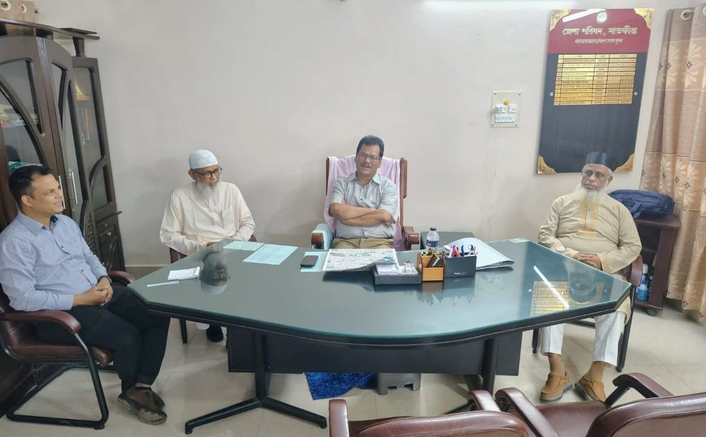 সাতক্ষীরা জেলা প্রশাসকের সঙ্গে দুই এমপির মতবিনিময়