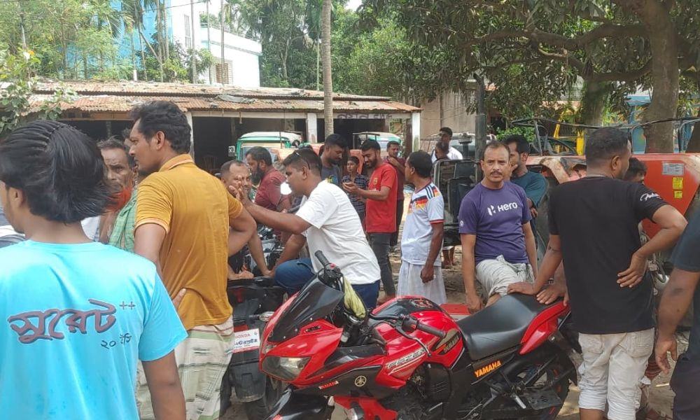 নাটোরে বাস-ভ্যানের সংঘর্ষে দুইজন নিহত