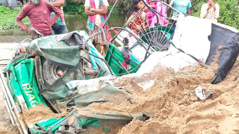 ট্রাক-লরি ও সিএনজি অটোরিকশার ত্রিমুখী সংঘর্ষ, নিহত ২