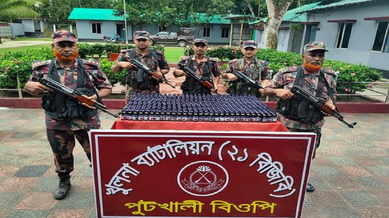 যশোর সীমান্তে ৬১৭ বোতল ভারতীয় এসকাফ সিরাপ জব্দ