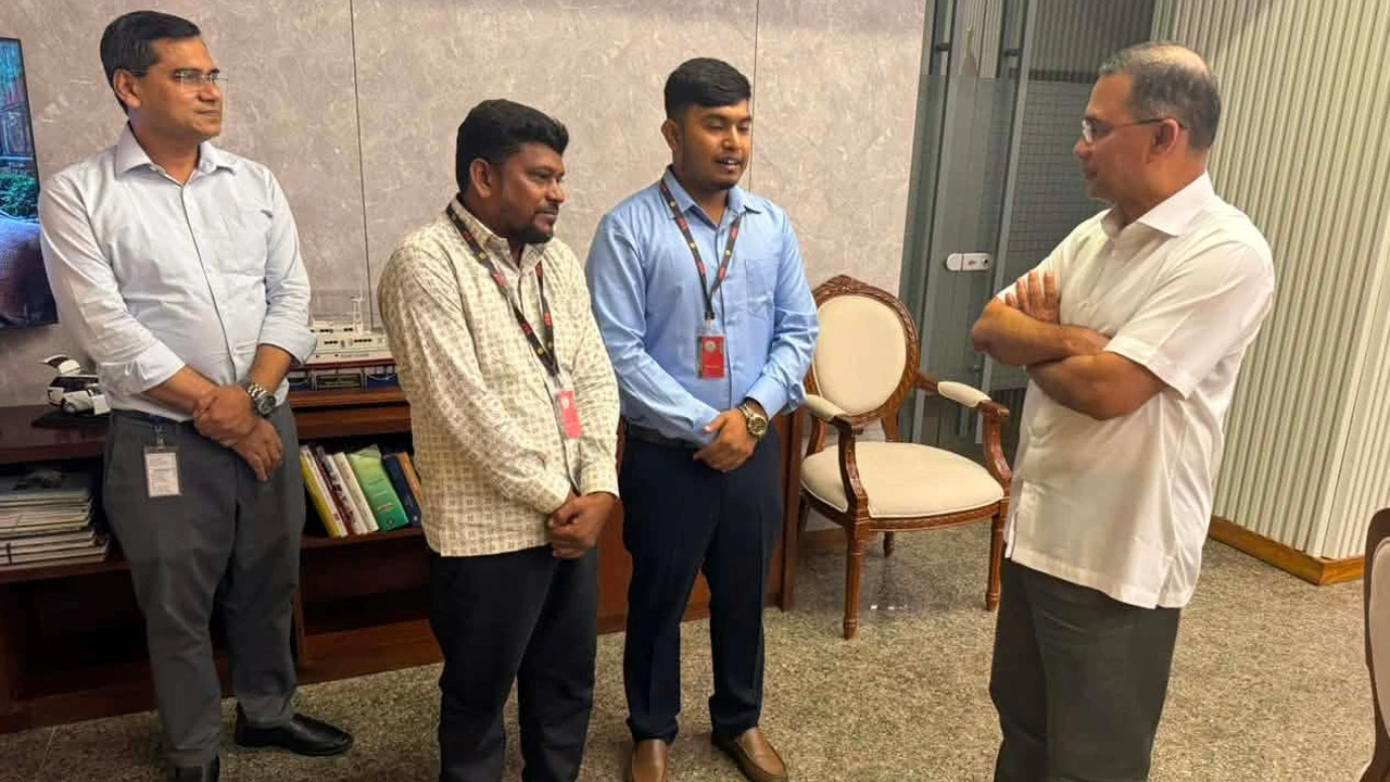 নাজমুলের পাশে প্রধানমন্ত্রী