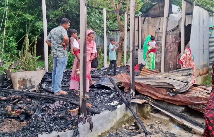 ঘুমন্ত দম্পতিকে ঘরে আটকে আগুন দেওয়ার অভিযোগ