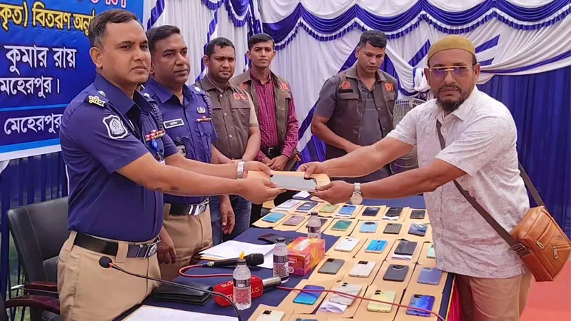 মেহেরপুরে হারানো ১০৮ মোবাইল ফিরে পেলেন মালিকরা
