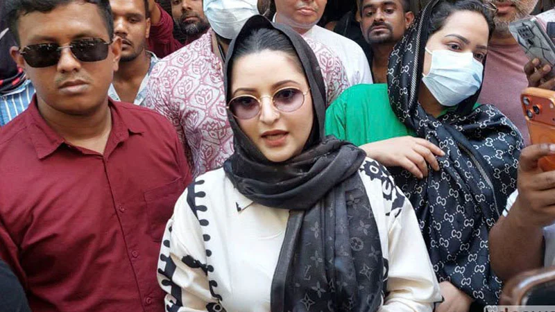 দেরিতে আদালতে এসে পরীমণি বললেন ‘এগুলো মেন্টাল টর্চার’