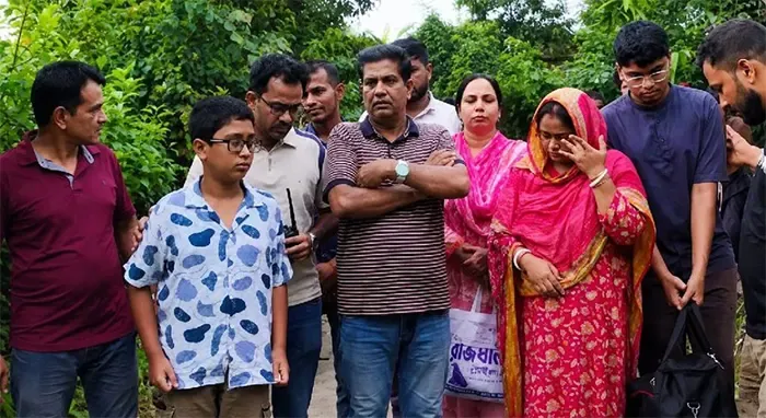সপরিবারে আত্মগোপনে থাকা স্বর্ণ ব্যবসায়ী পিন্টু আটক