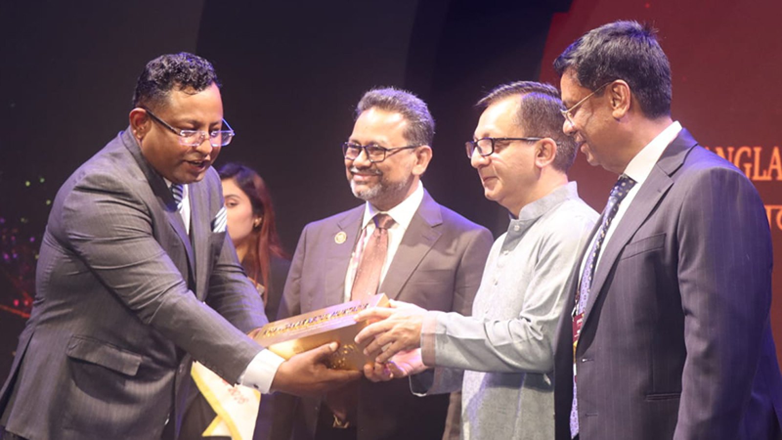 পাঁচ বছরের মধ্যে ৭ বিলিয়ন ডলারের অলংকার রফতানির লক্ষ্য বাজুসের