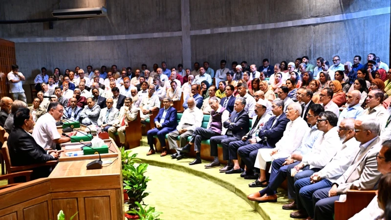 নির্বাচনের পর দিনই নতুন রাষ্ট্রপতির শপথ