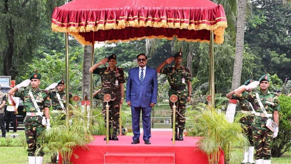ভারপ্রাপ্ত রাষ্ট্রপতি হাফিজ উদ্দিন আহমদকে বঙ্গভবনে বিদায়ী সংবর্ধনা