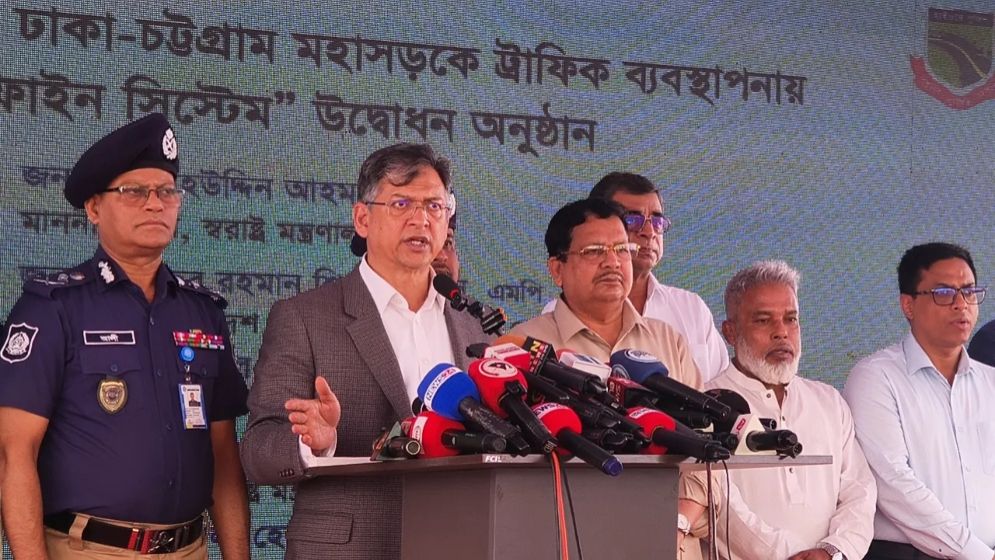 মহাসড়কে কোনো ধরনের থ্রি হুইলার চলতে দেওয়া হবে না: স্বরাষ্ট্রমন্ত্রী
