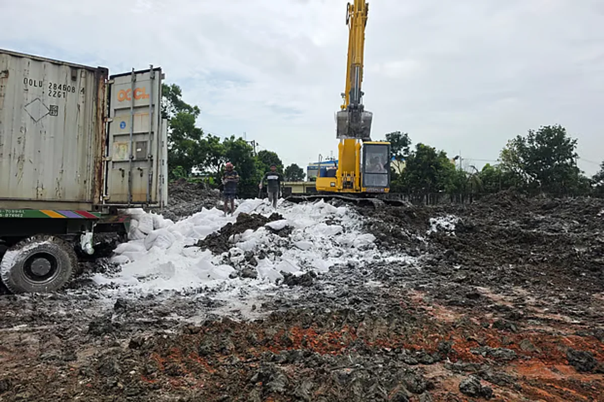 ৯৩৫ টন খেজুর ধ্বংস করছে চট্টগ্রাম কাস্টম হাউস