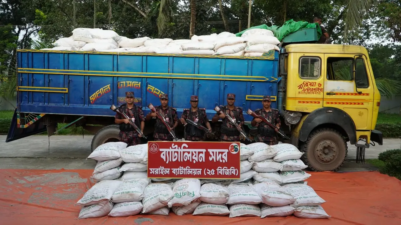 ভারতে পাচারের চেষ্টাকালে ২৪ টন সার উদ্ধার