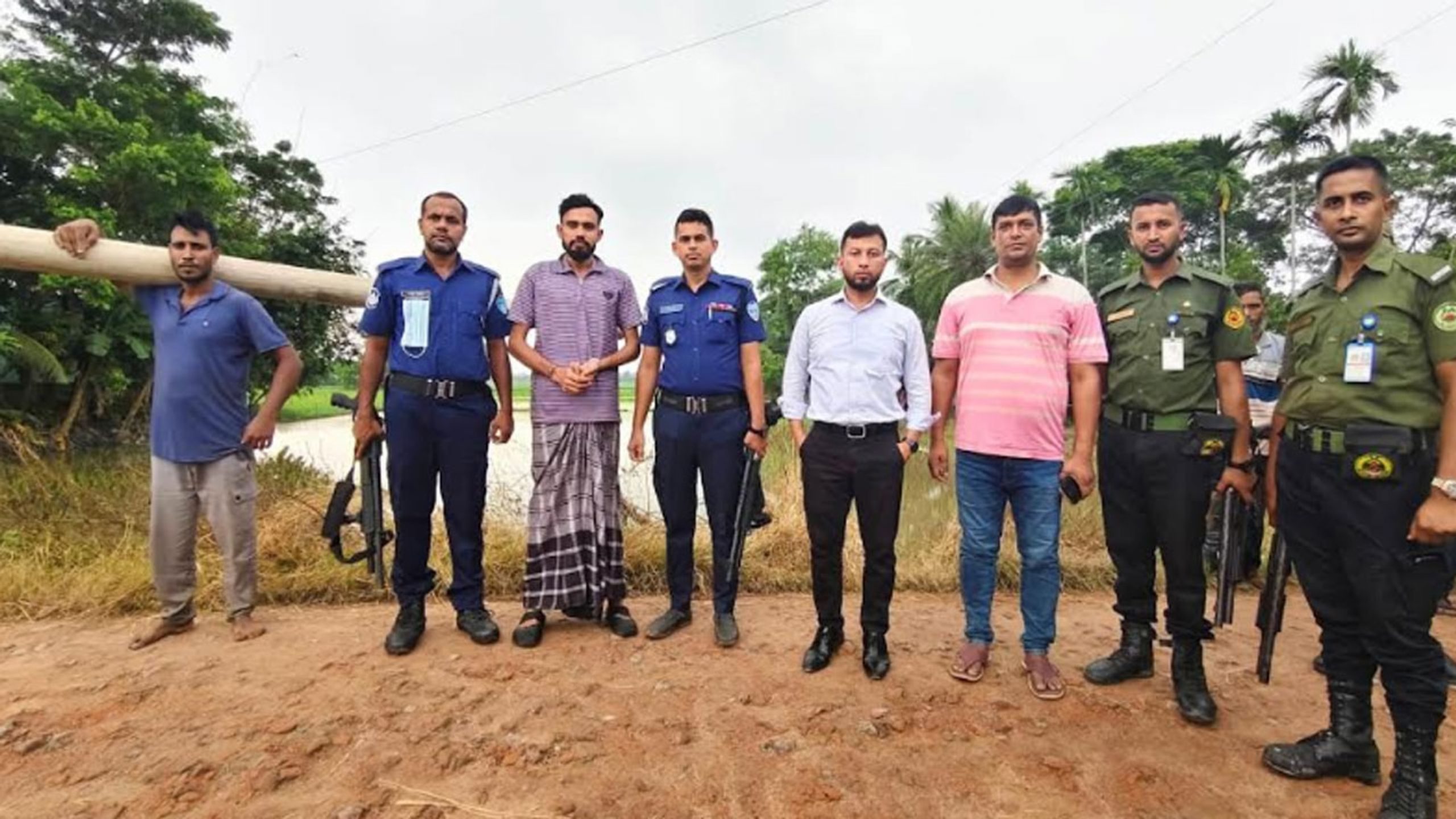 মুরাদনগরে ড্রেজার ব্যবসায়ীকে ৮ লাখ টাকা জরিমানা