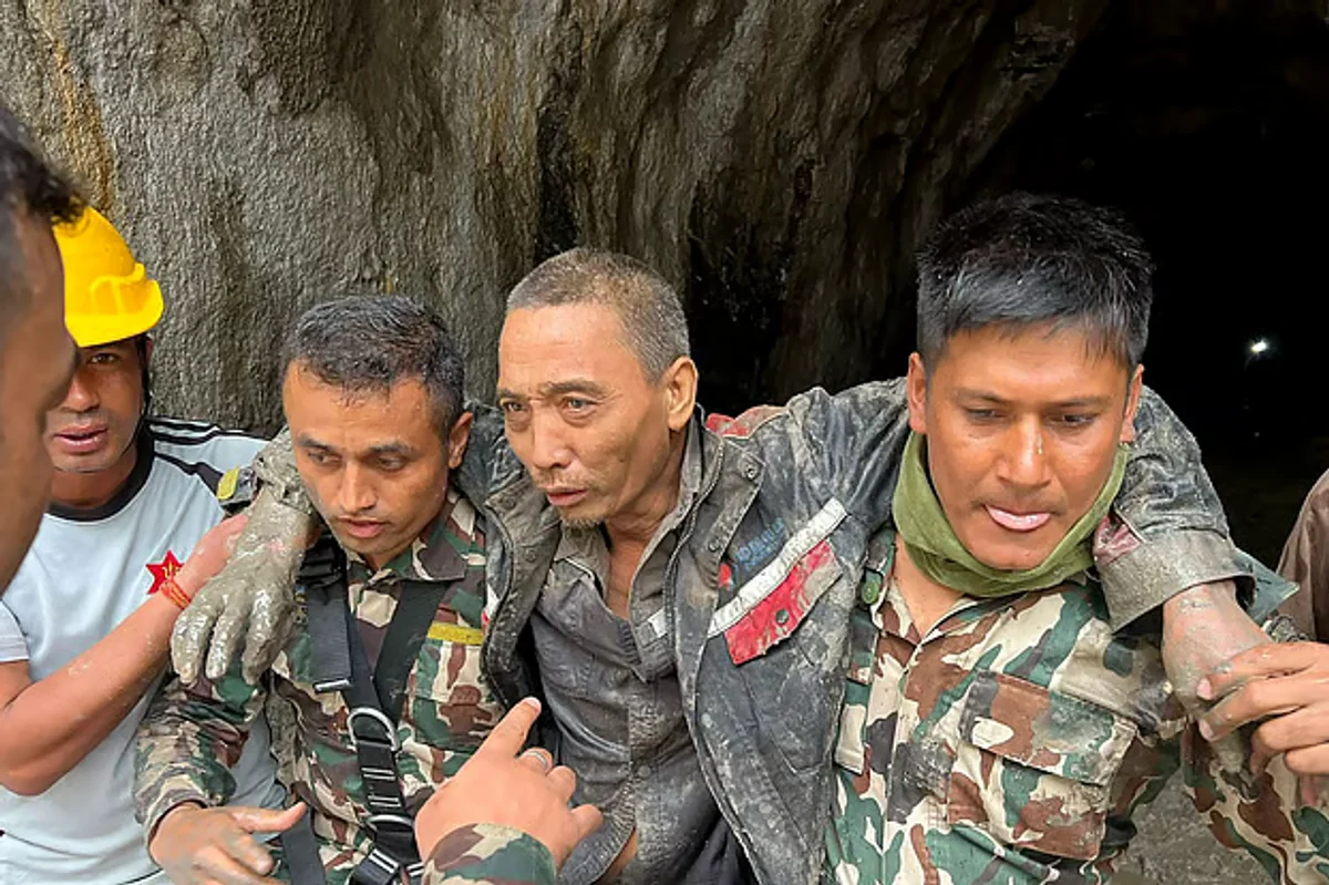 নেপালে সুড়ঙ্গ থেকে ১০ দিনের মাথায় এক চীনা নাগরিক জীবিত উদ্ধার