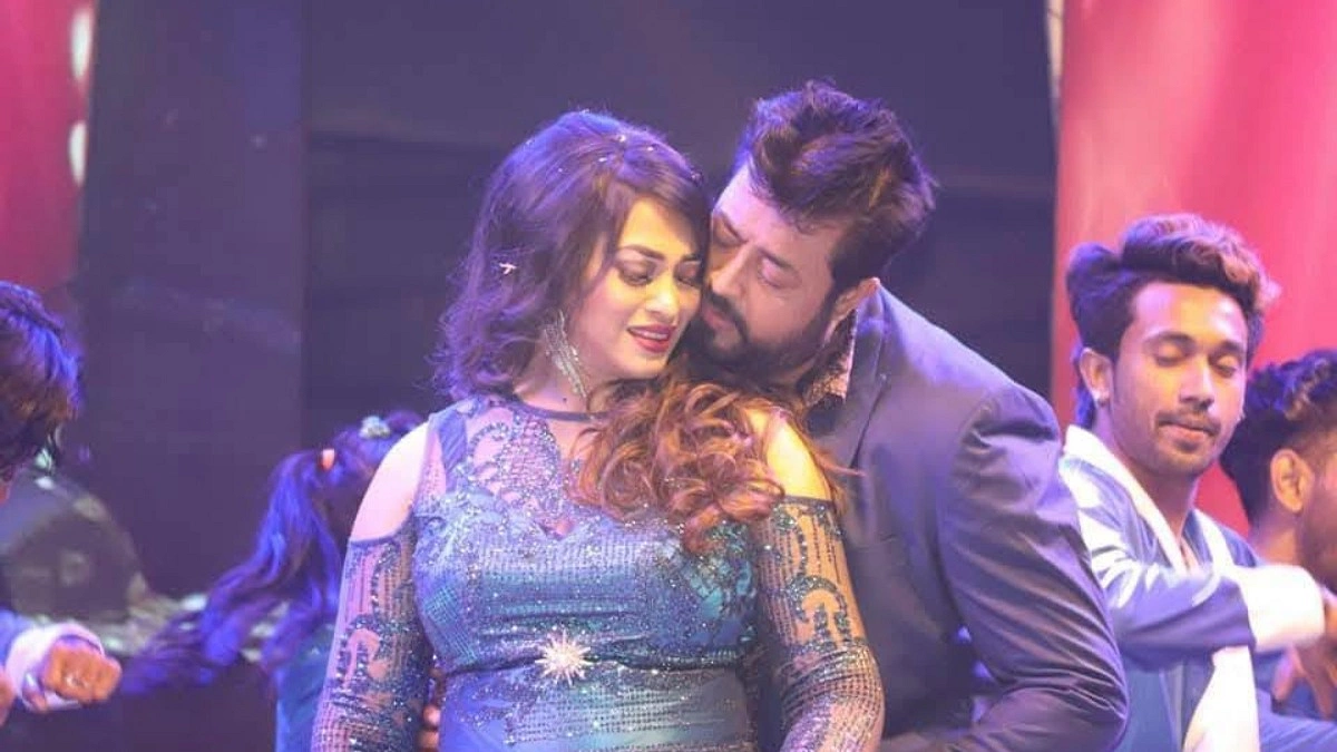 পপির পাশে দাঁড়ালেন ওমর সানী