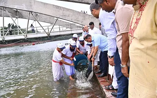 প্রতিষ্ঠাবার্ষিকীতে ক্রিসেন্ট লেকে মৎস্য অবমুক্তকরণ করলেন প্রধানমন্ত্রী