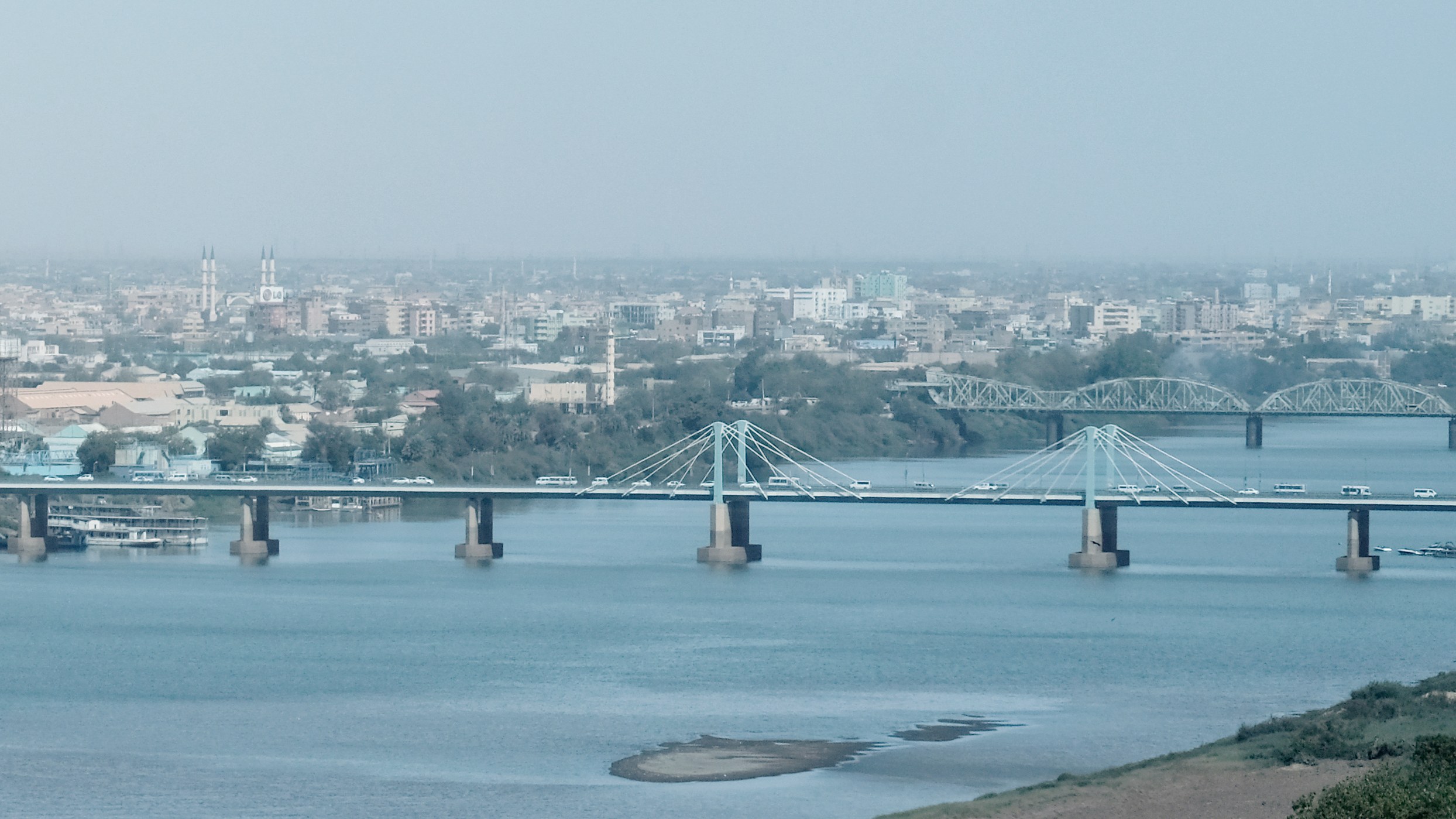 সুদানের ১৫ কমান্ডারের ওপর যুক্তরাজ্যের নিষেধাজ্ঞা, বিদ্যুৎব্যবস্থায় ড্রোন হামলা