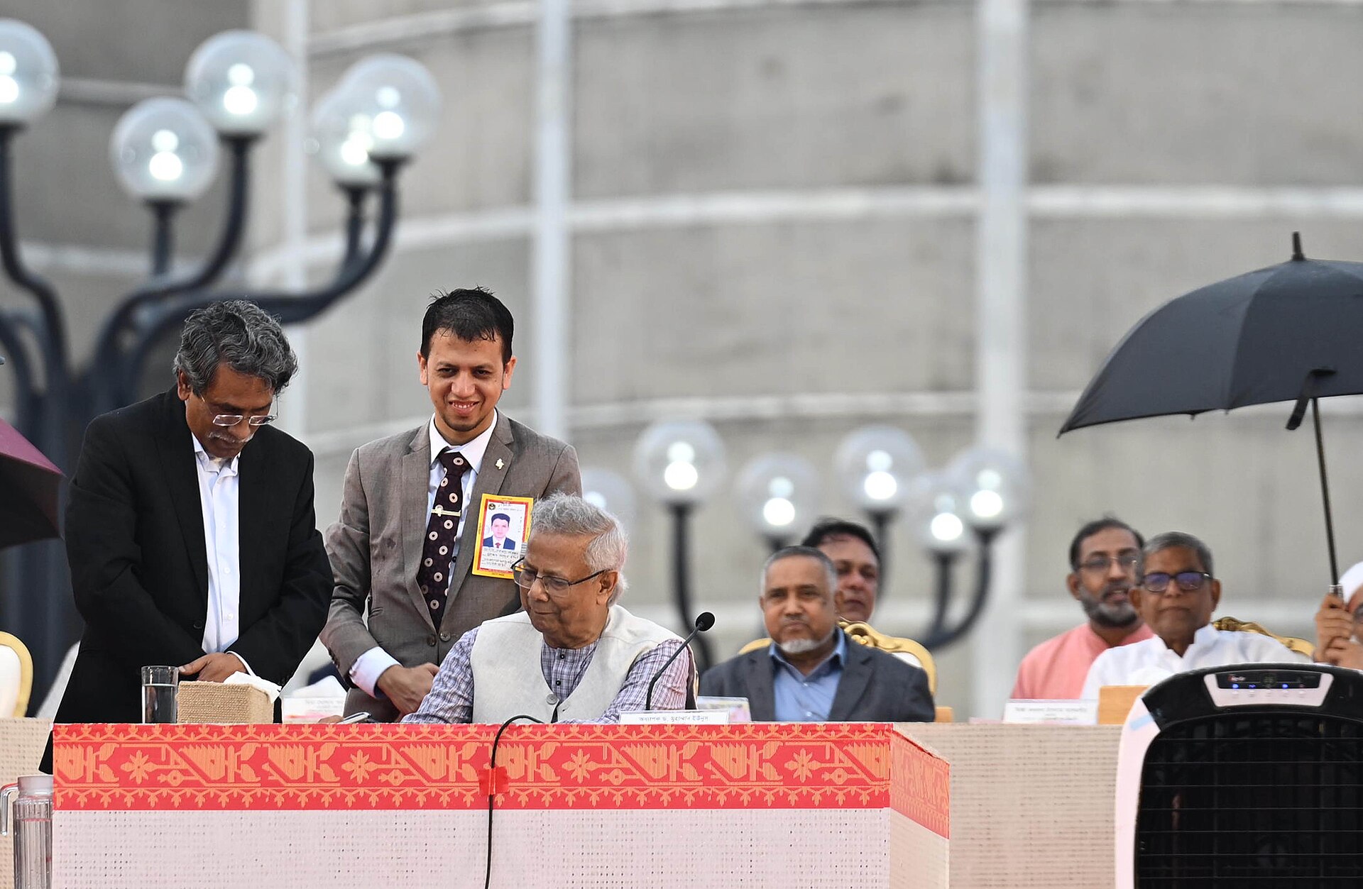 সংস্কারের গণভোট বাস্তবায়নের পথ নিয়ে বিএনপি ও বিরোধীদের বিরোধ
