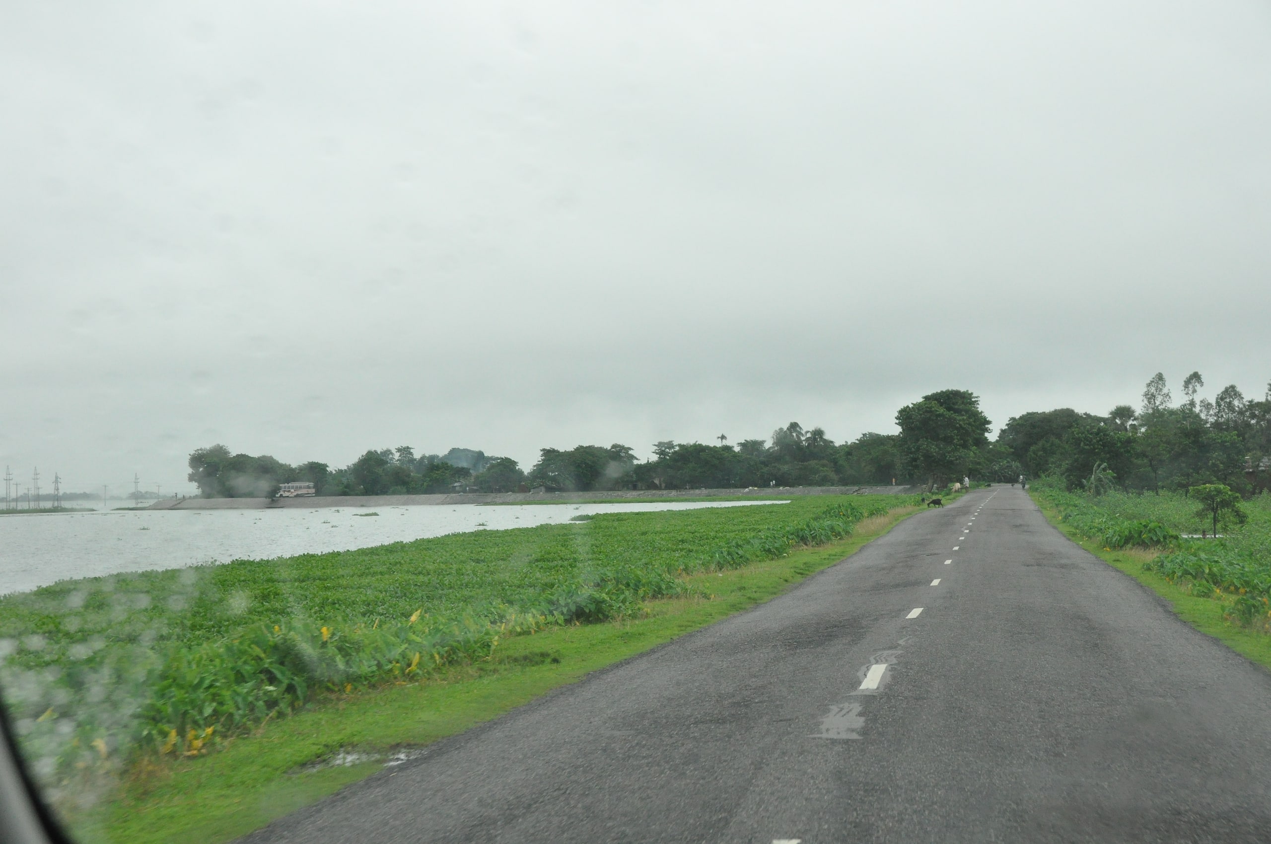 ফাঁকা মহাসড়ক