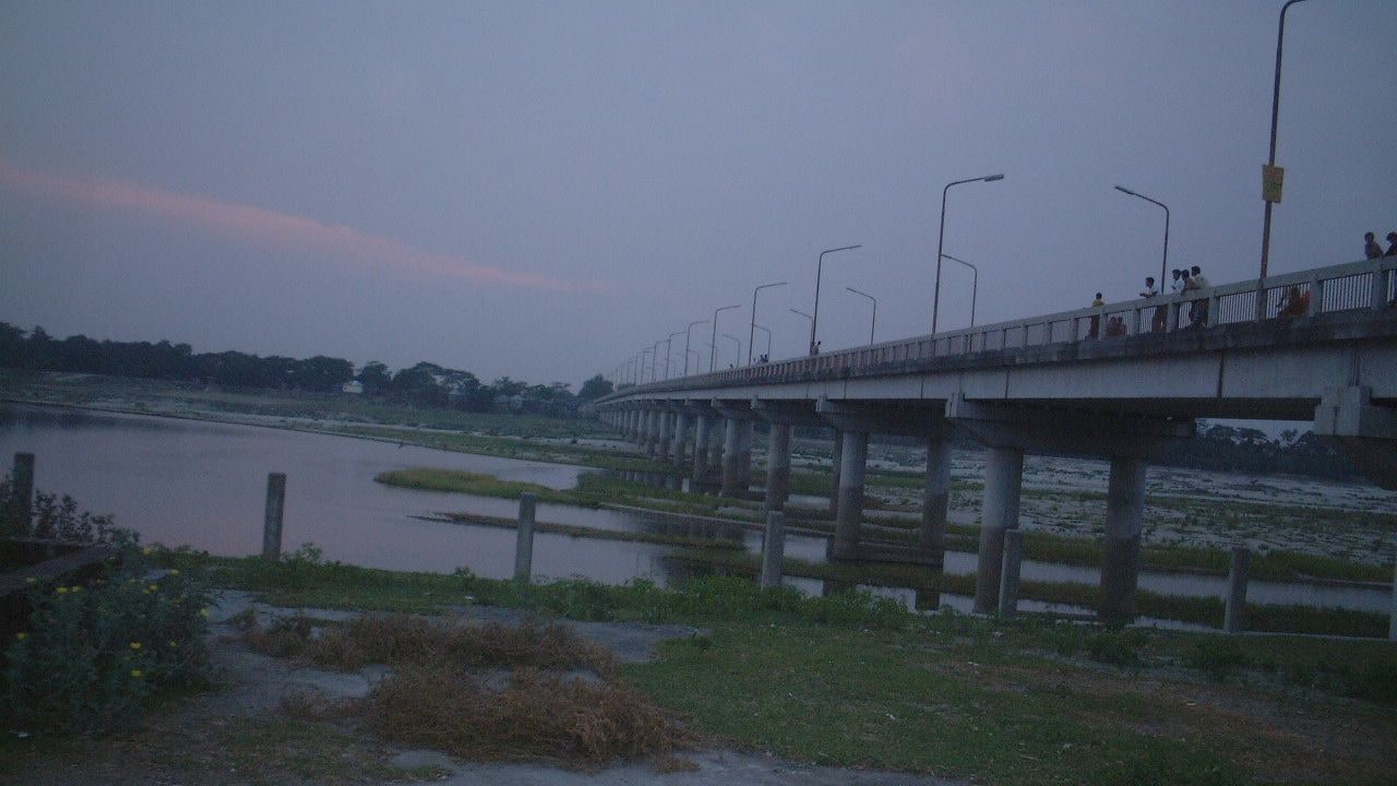 দেবীগঞ্জে করতোয়া নদী ও তার ওপরের সেতু