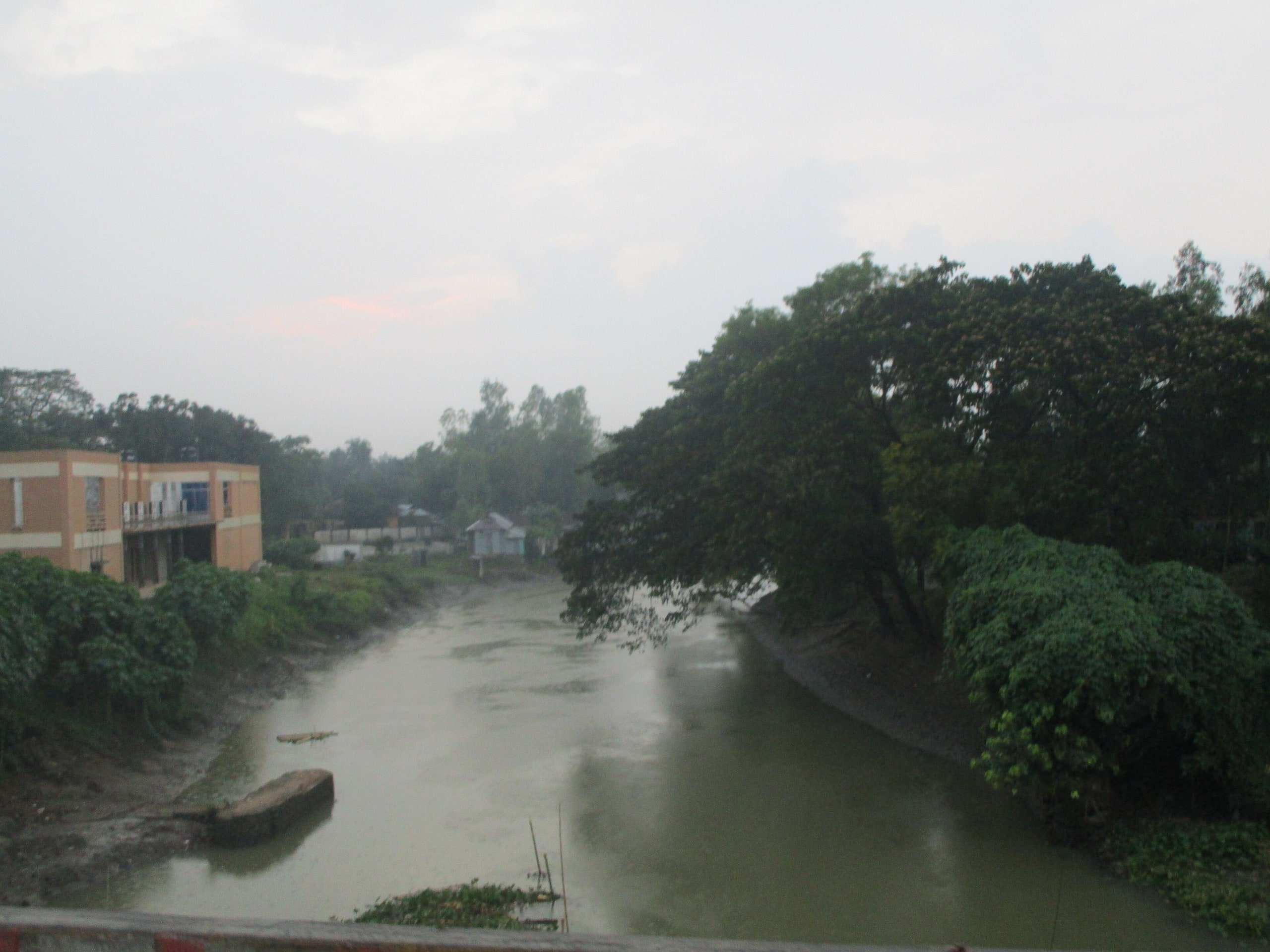 টাঙ্গাইলের একটি নদী, প্রতীকী ছবি